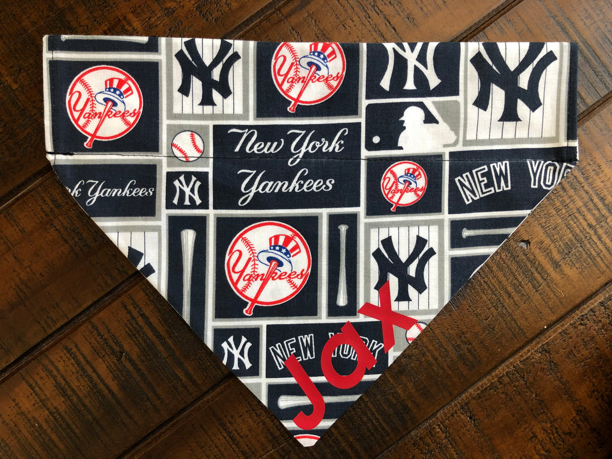 Pet Bandana Collar - New York Yankees – PupremeBrand